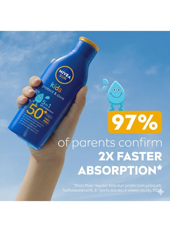 نيفيا لوشن واقي من الشمس للأطفال من نيفيا صن يحمي البشرة ويعتني بها بعامل حماية من أشعة الشمس 50+ 5 في 1، حماية عالية جدًا وفورية من الأشعة فوق البنفسجية UVA وUVB، مقاوم للماء بشكل إضافي 200 مل - Image 2